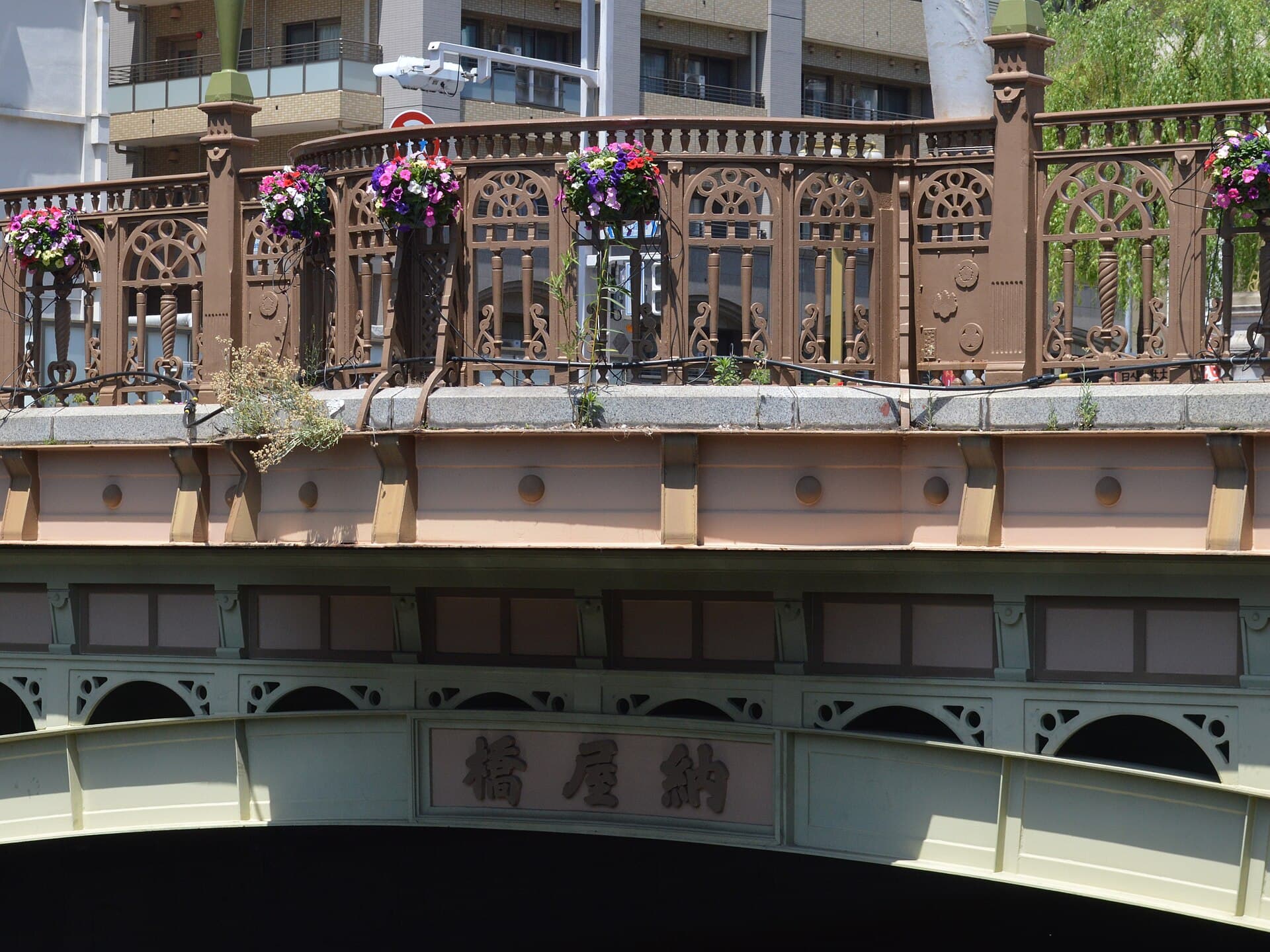 纳屋桥：纳屋桥：Wikimedia Commons 文件「Naya Bridge 2024-04 ac (3).jpg」中的桥梁实景。