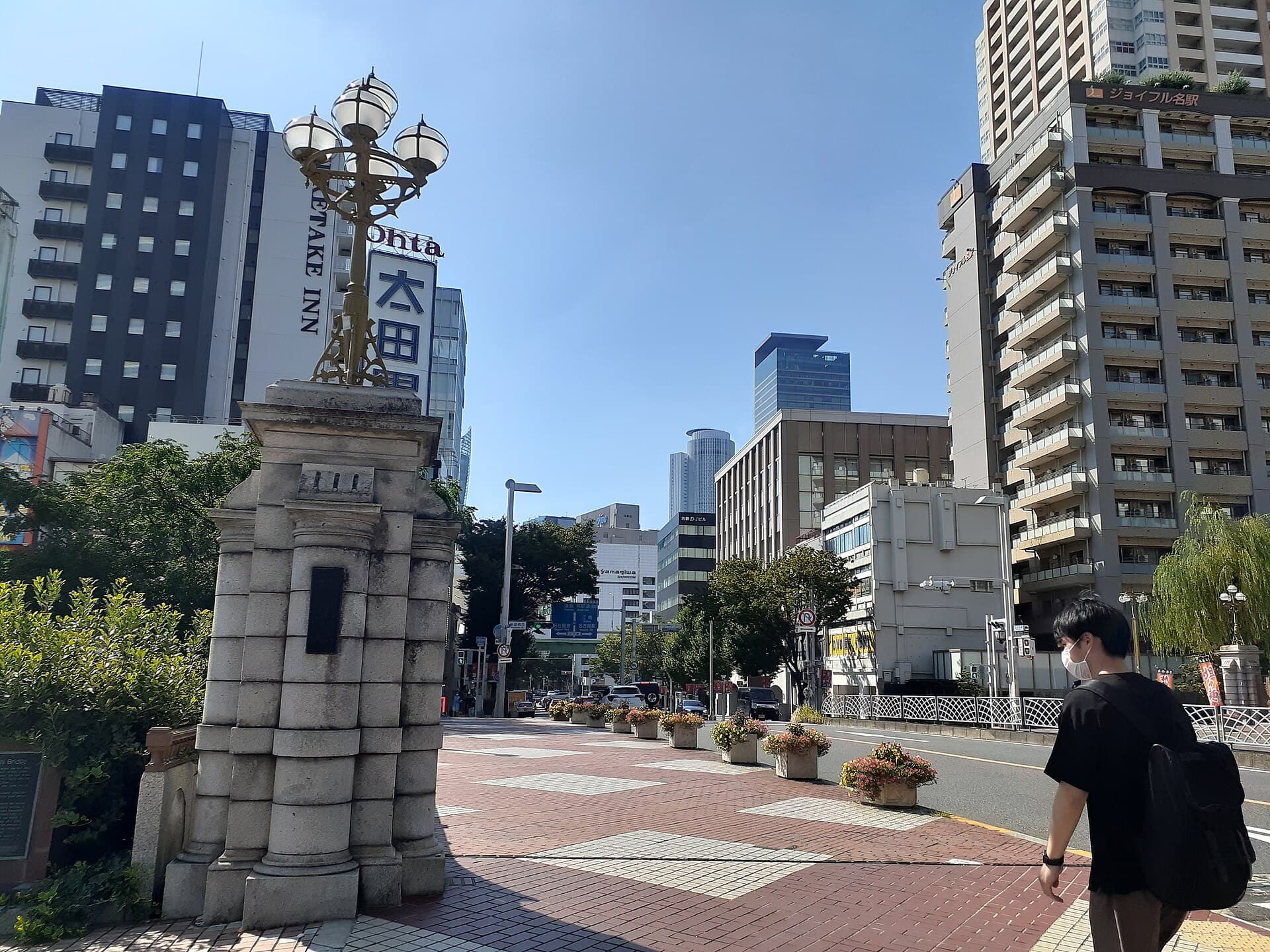 纳屋桥：纳屋桥：Wikimedia Commons 文件「納屋橋 01.jpg」中的桥梁实景。