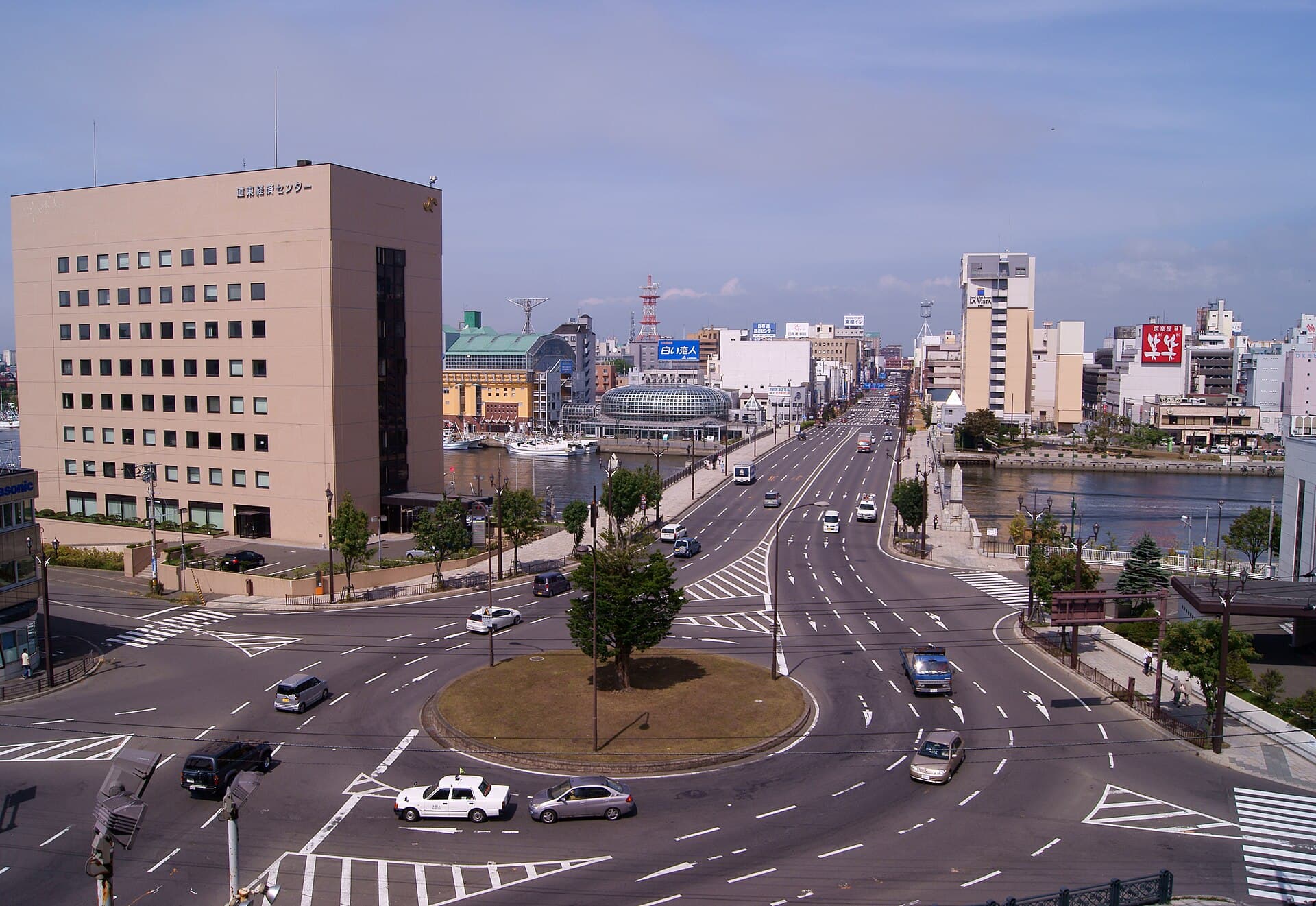 幣舞桥：幣舞桥：Wikimedia Commons 文件「Nusamai Bridge Kushiro.JPG」中的桥梁实景。