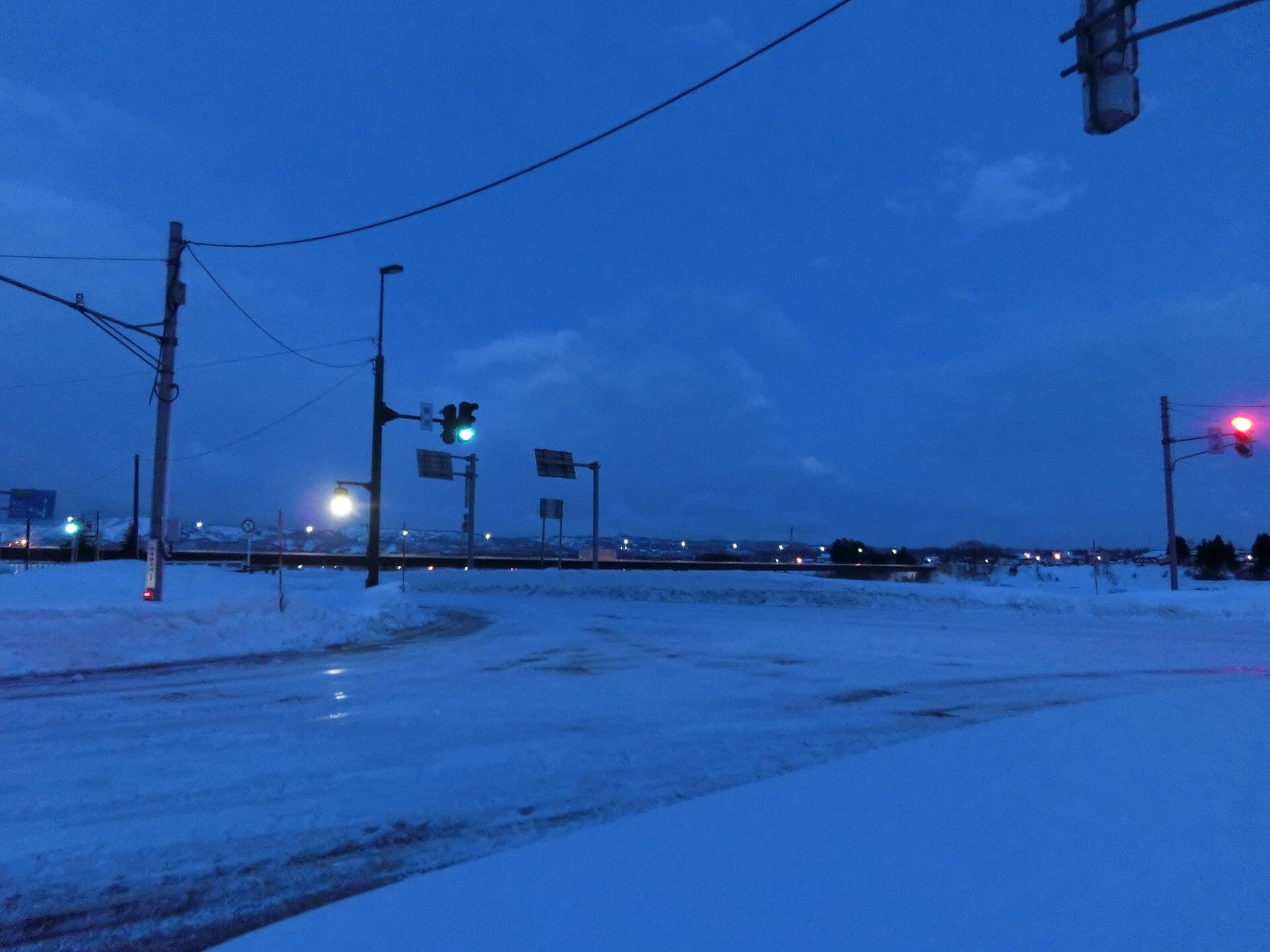 小千谷大桥：小千谷大桥：Wikimedia Commons 文件「20180218 Ojiyaohashi Bridge.jpg」中的桥梁实景。