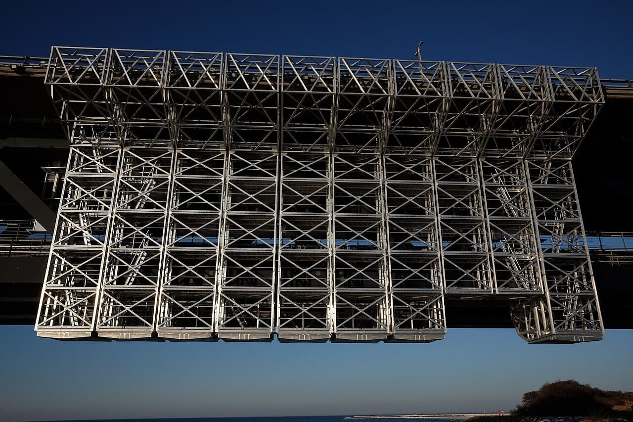 厄勒海峡固定通道：从南侧观看瑞典东端桥台、道路和连续引桥