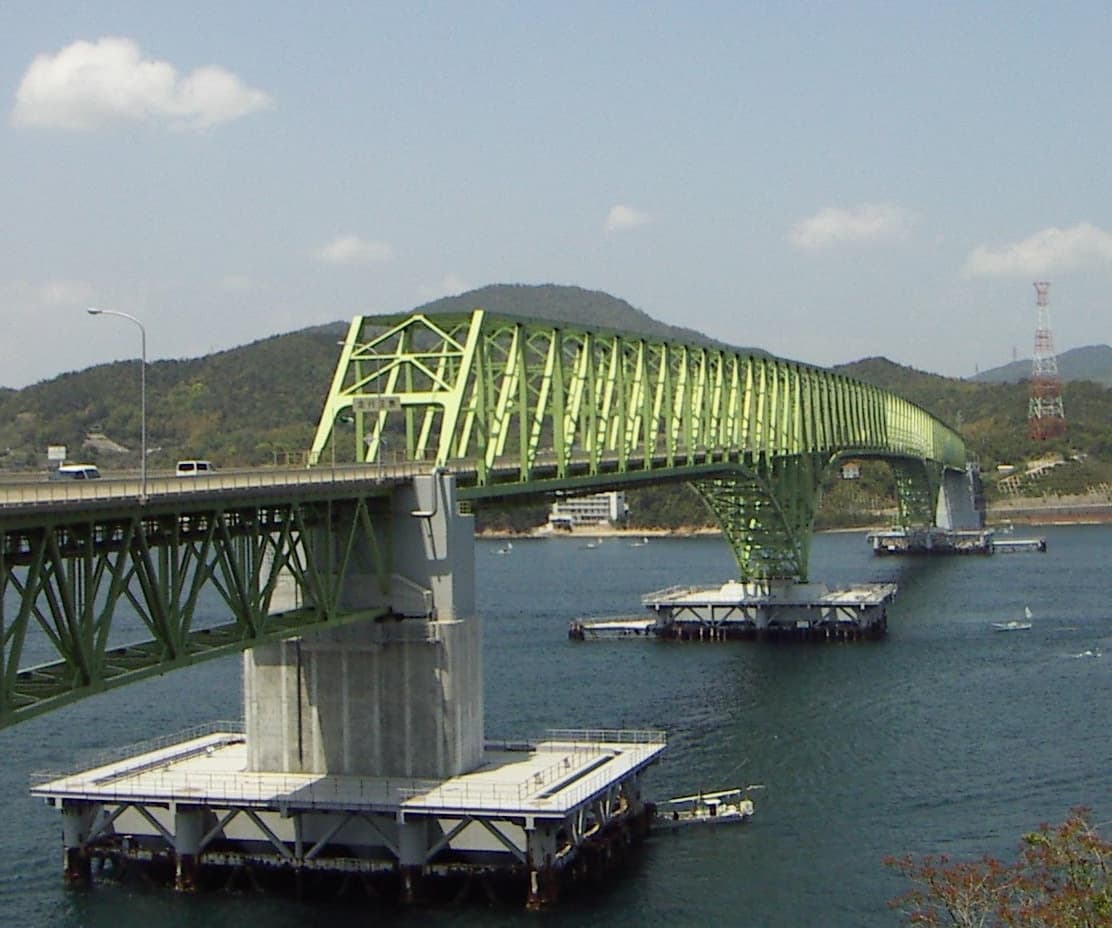 大岛大桥（山口县）：大岛大桥（山口县）：Wikimedia Commons 文件「大島大橋2.jpg」中的桥梁实景。
