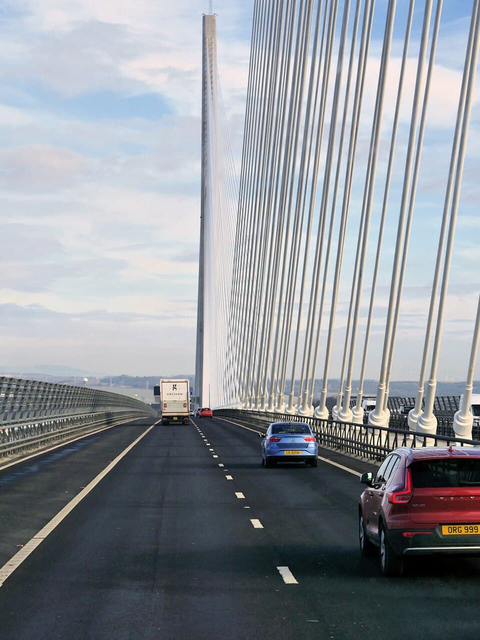 Queensferry Crossing：跨越福斯湾的整体桥景。