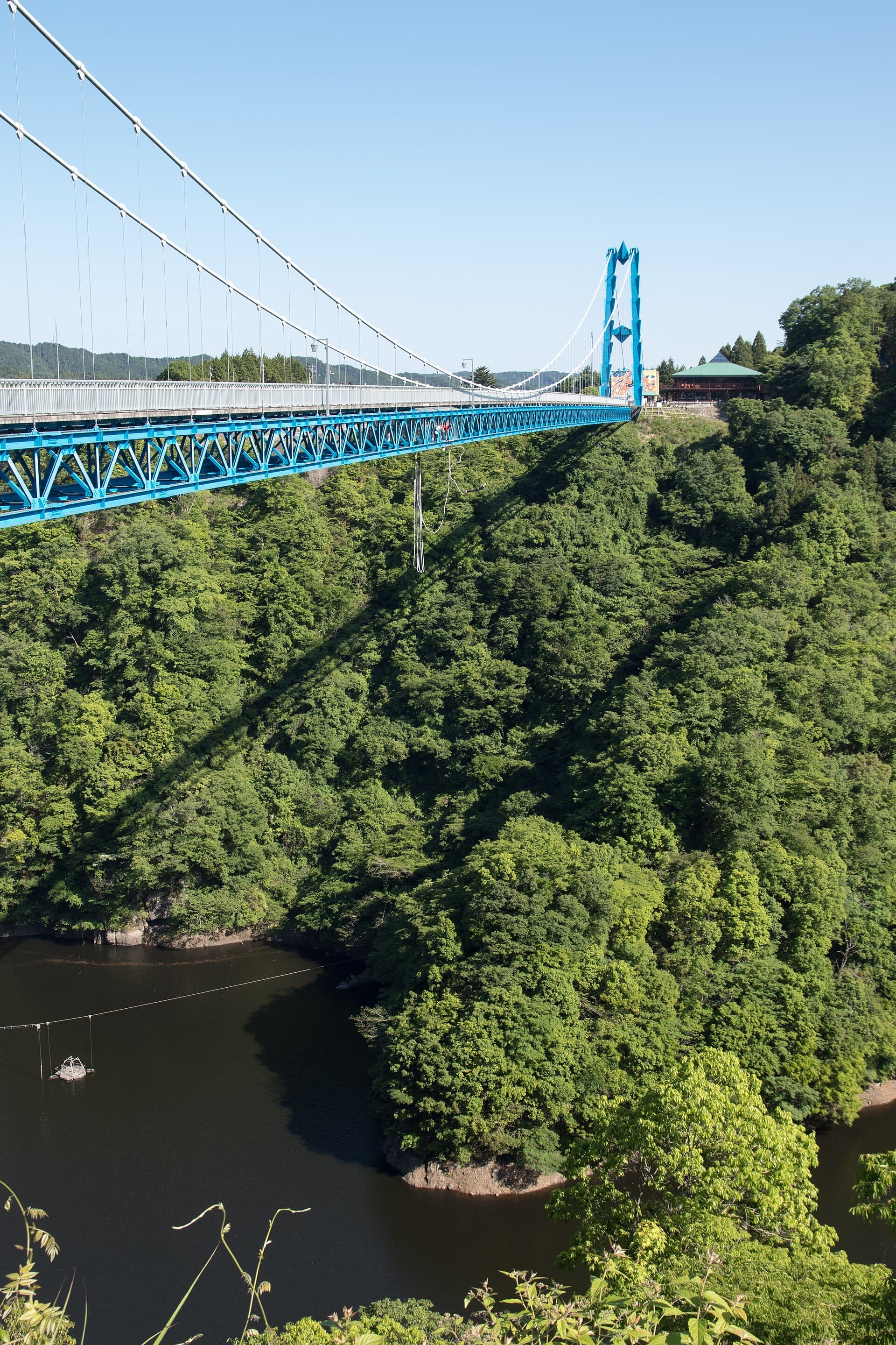 龙神大吊桥：龙神大吊桥：Wikimedia Commons 文件「Ryujin Bridge 04.jpg」中的桥梁实景。