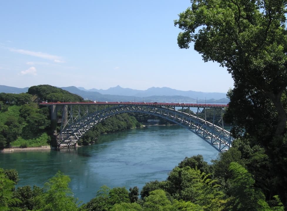 西海大桥（长崎）：西海大桥（长崎）：Wikimedia Commons 文件「Saikai bridge (1955).jpg」中的桥梁实景。