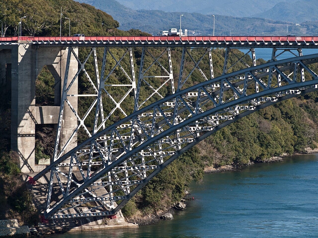西海大桥（长崎）：西海大桥（长崎）：Wikimedia Commons 文件「Saikai Bridge 1031153.jpg」中的桥梁实景。