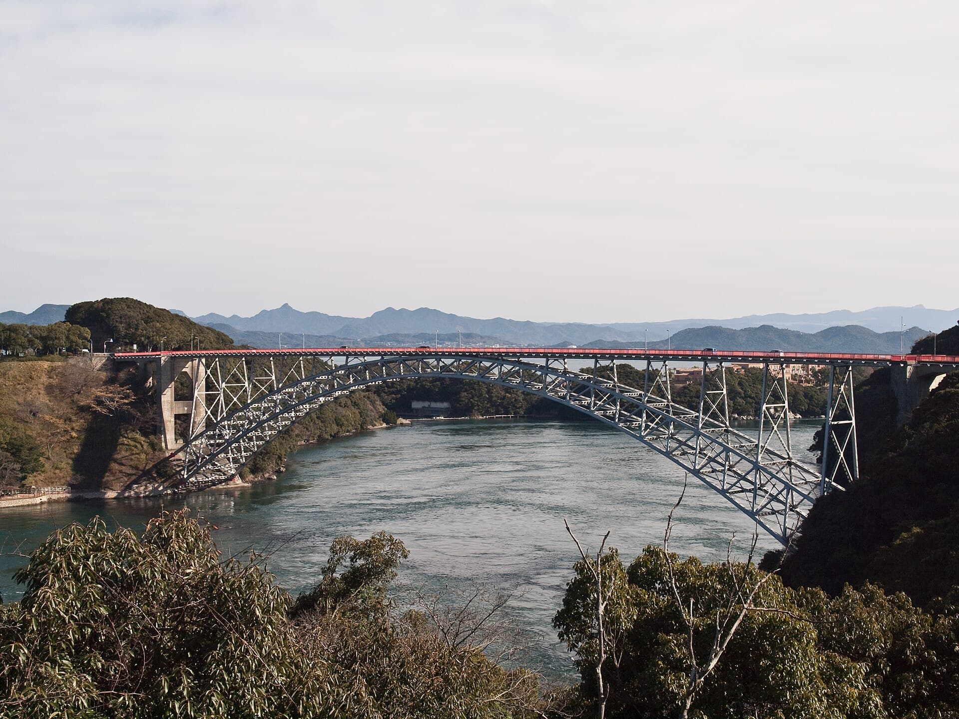 西海大桥（长崎）：西海大桥（长崎）：Wikimedia Commons 文件「Saikai Bridge 1030986.jpg」中的桥梁实景。