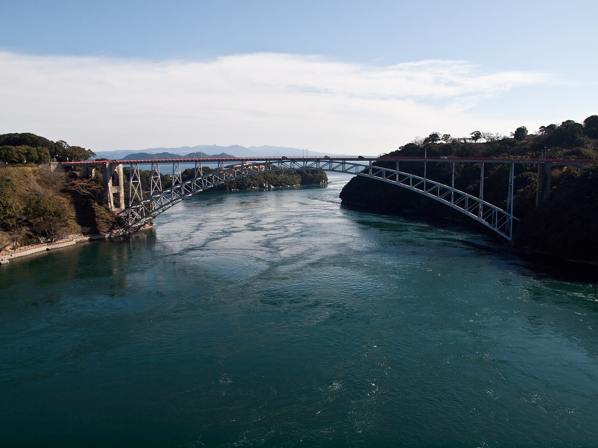 西海大桥（长崎）：西海大桥（长崎）：Wikimedia Commons 文件「Saikai Bridge 1031009.jpg」中的桥梁实景。