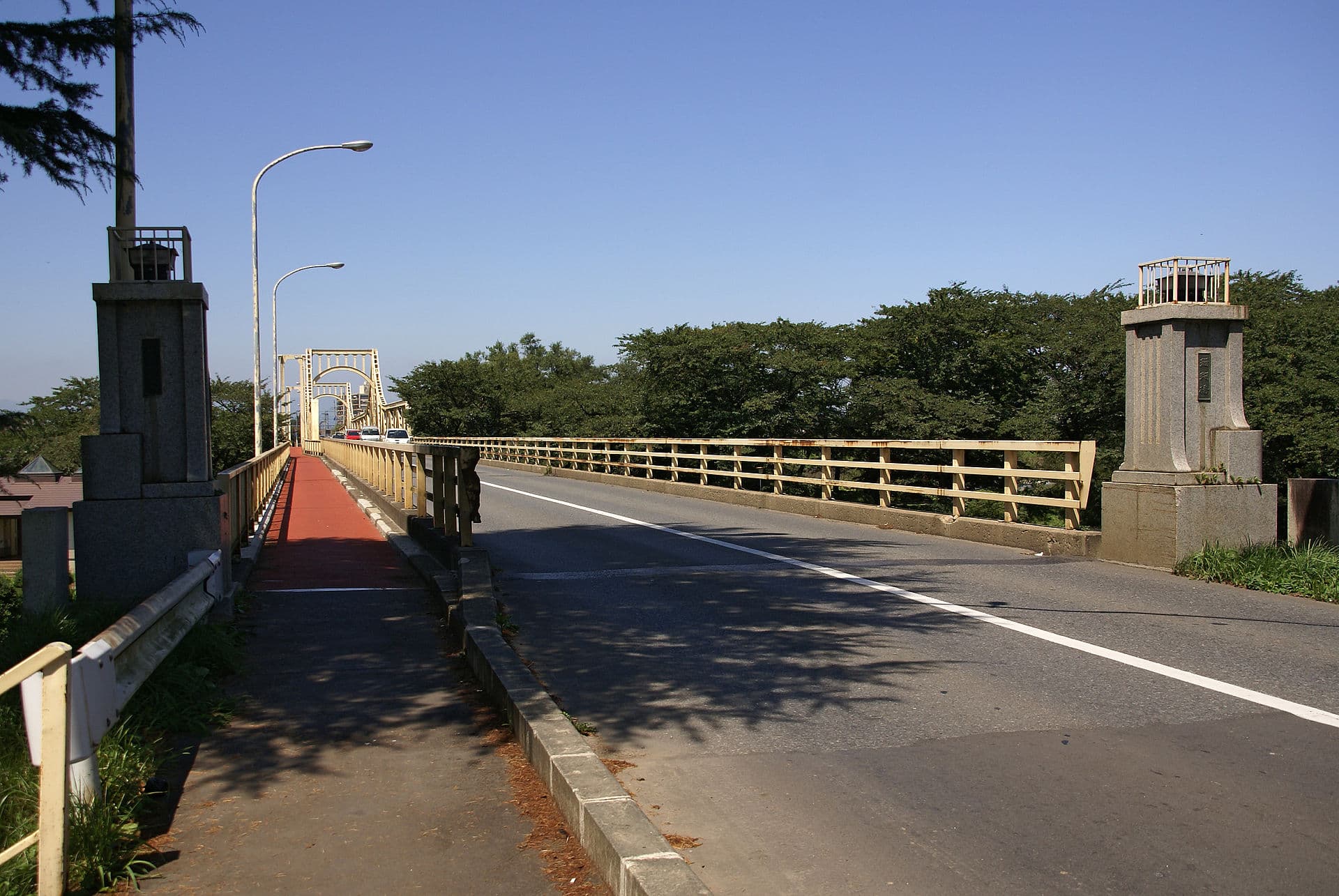 珊瑚桥：珊瑚桥：Wikimedia Commons 文件「Sango bridge02s3200.jpg」中的桥梁实景。