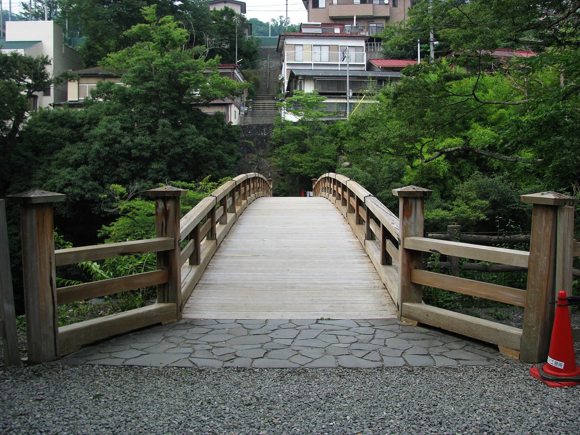 猿桥：猿桥：Wikimedia Commons 文件「Saruhashi -03.jpg」中的桥梁实景。