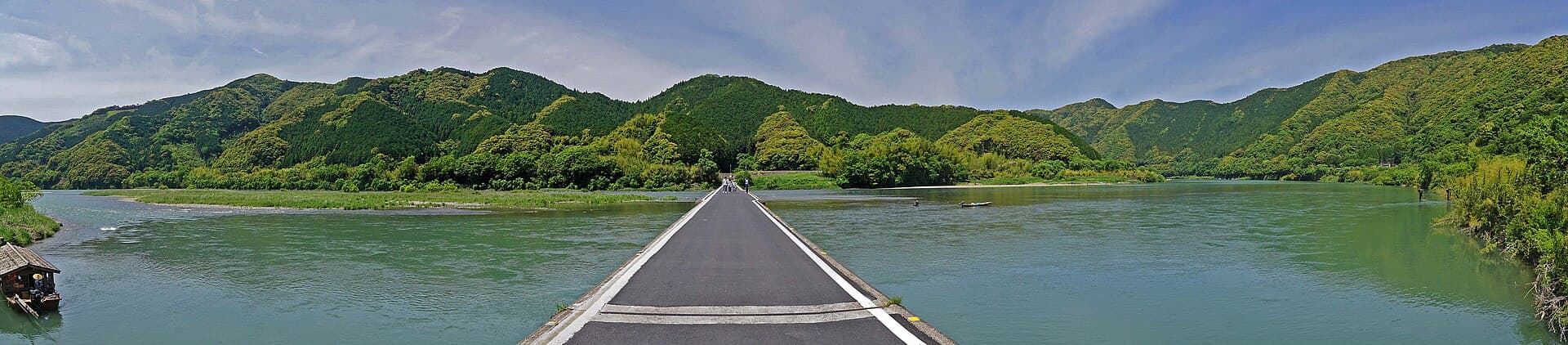 佐田沉下桥（今成桥）：佐田沉下桥（今成桥）：Wikimedia Commons 文件「Satano chinka bashi - 佐田沈下橋 - panoramio (1).jpg」中的桥梁实景。