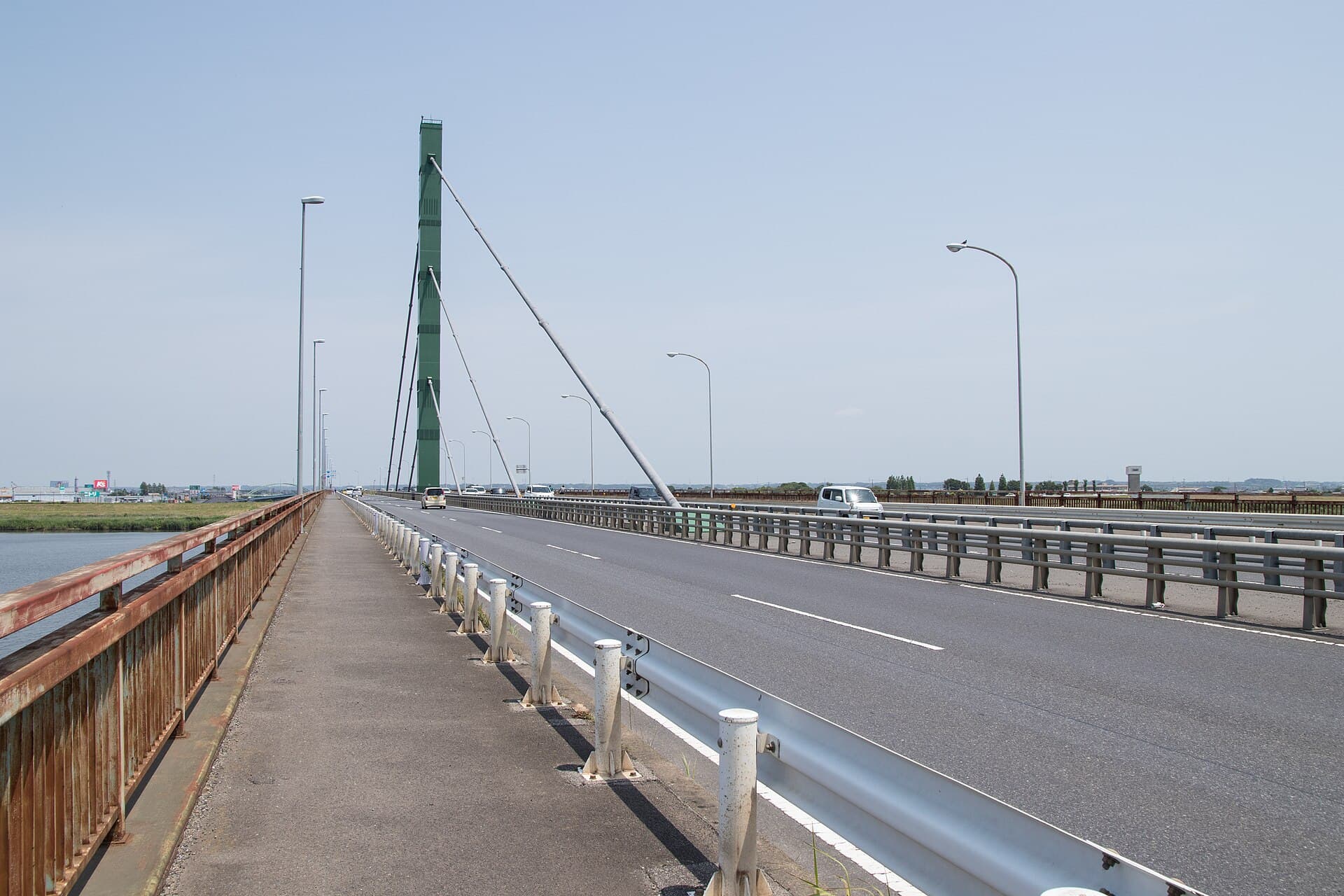 水乡大桥：水乡大桥：Wikimedia Commons 文件「Suigo Bridge 03.jpg」中的桥梁实景。