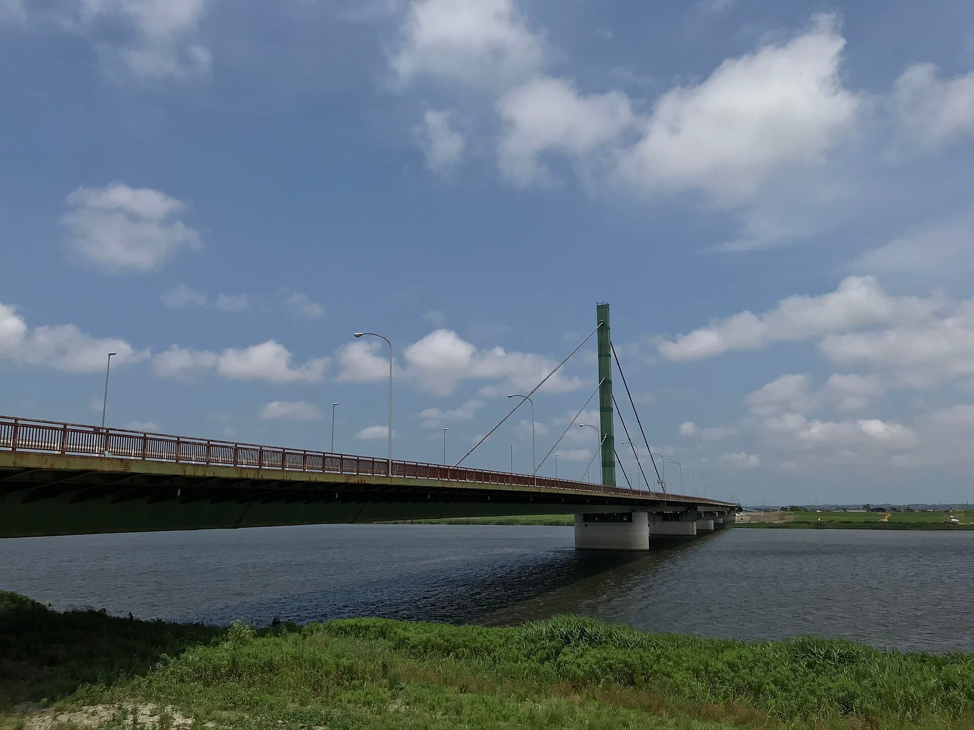 水乡大桥：水乡大桥：Wikimedia Commons 文件「水郷大橋（2020年6月、千葉側）.JPG」中的桥梁实景。