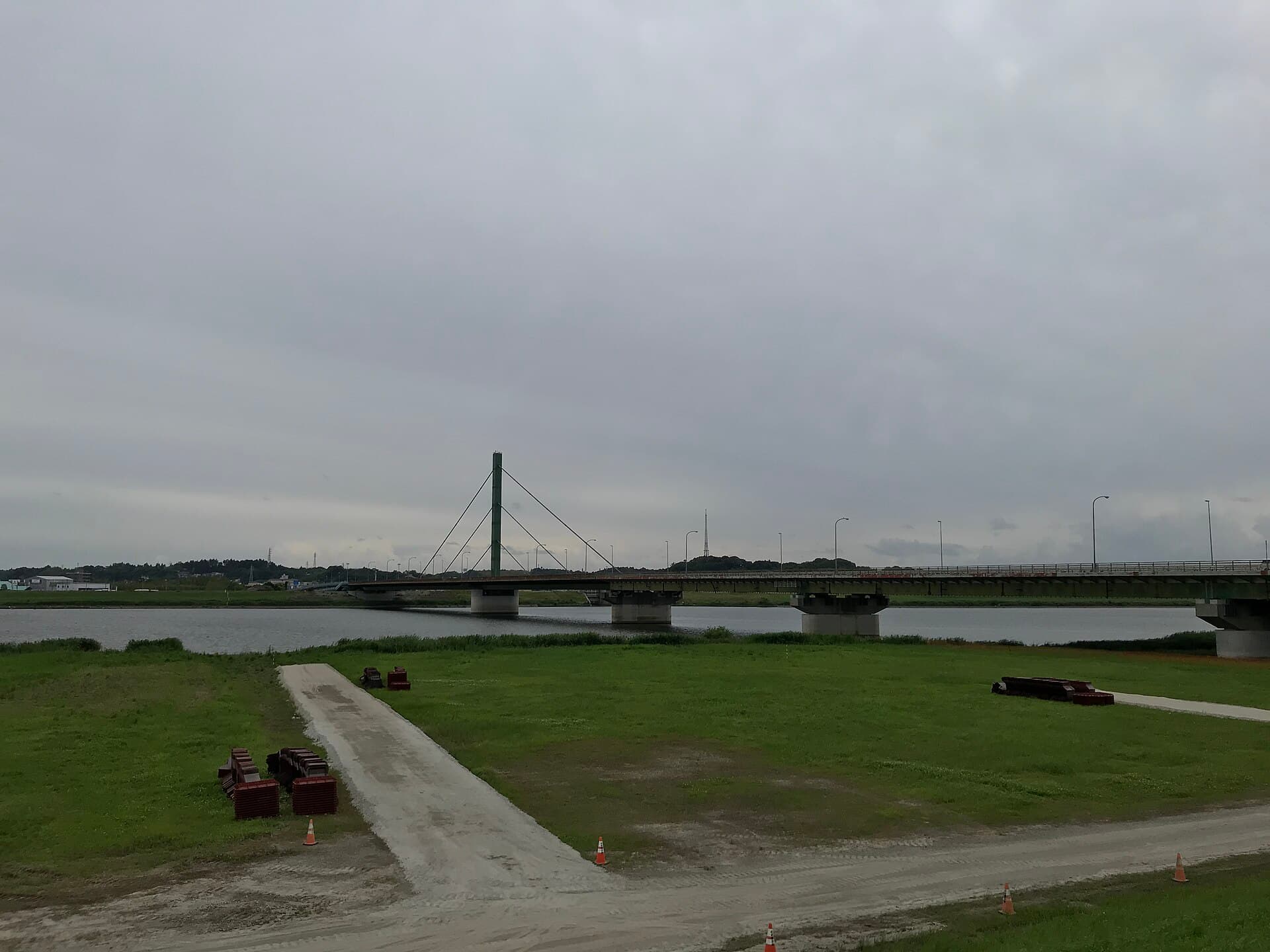水乡大桥：水乡大桥：Wikimedia Commons 文件「水郷大橋（2020年6月、茨城側）.JPG」中的桥梁实景。