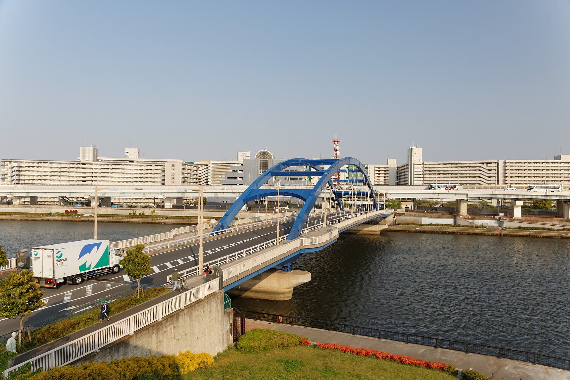 水神大桥：水神大桥：Wikimedia Commons 文件「Highway 461 (8999577000).jpg」中的桥梁实景。