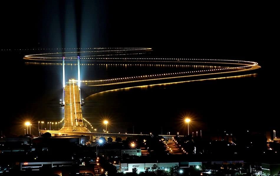 槟城第二大桥：夜间的槟岛 Batu Maung 端部与接岸桥段