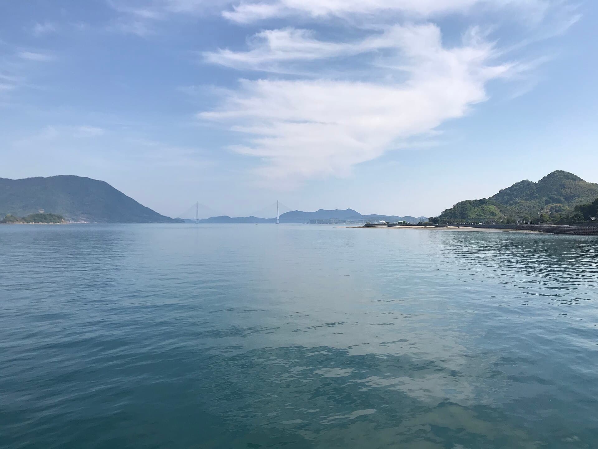 多多罗大桥：从海面观察长索体系。