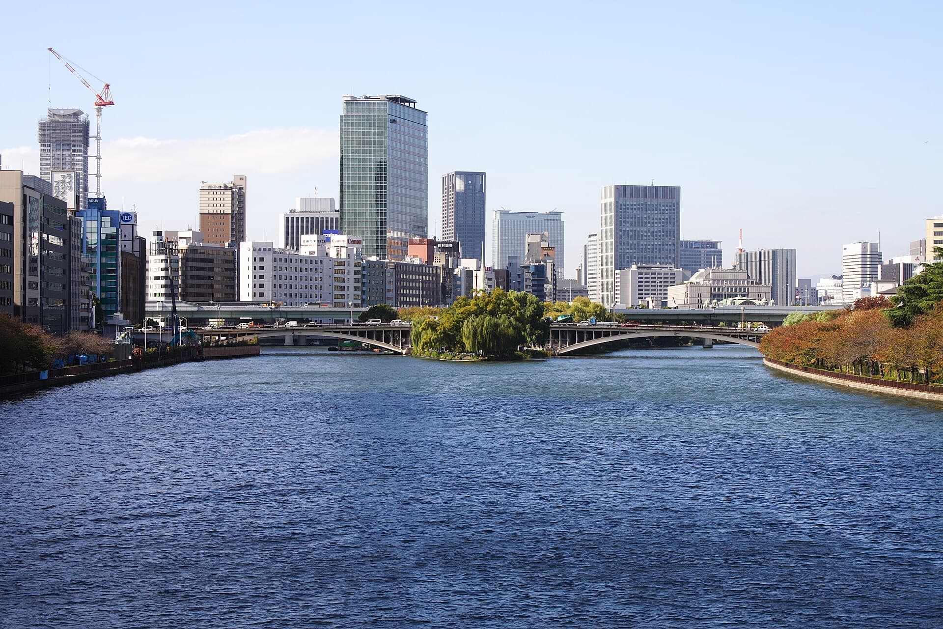 天神桥：天神桥：Wikimedia Commons 文件「Tenjinbashi Osaka JPN 001.jpg」中的桥梁实景。