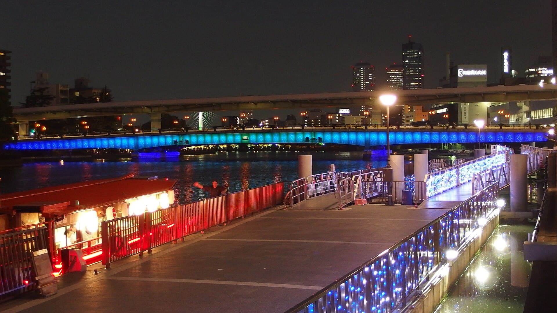 天满桥：天满桥：Wikimedia Commons 文件「Temmabashi-Bridge at Night.jpg」中的桥梁实景。