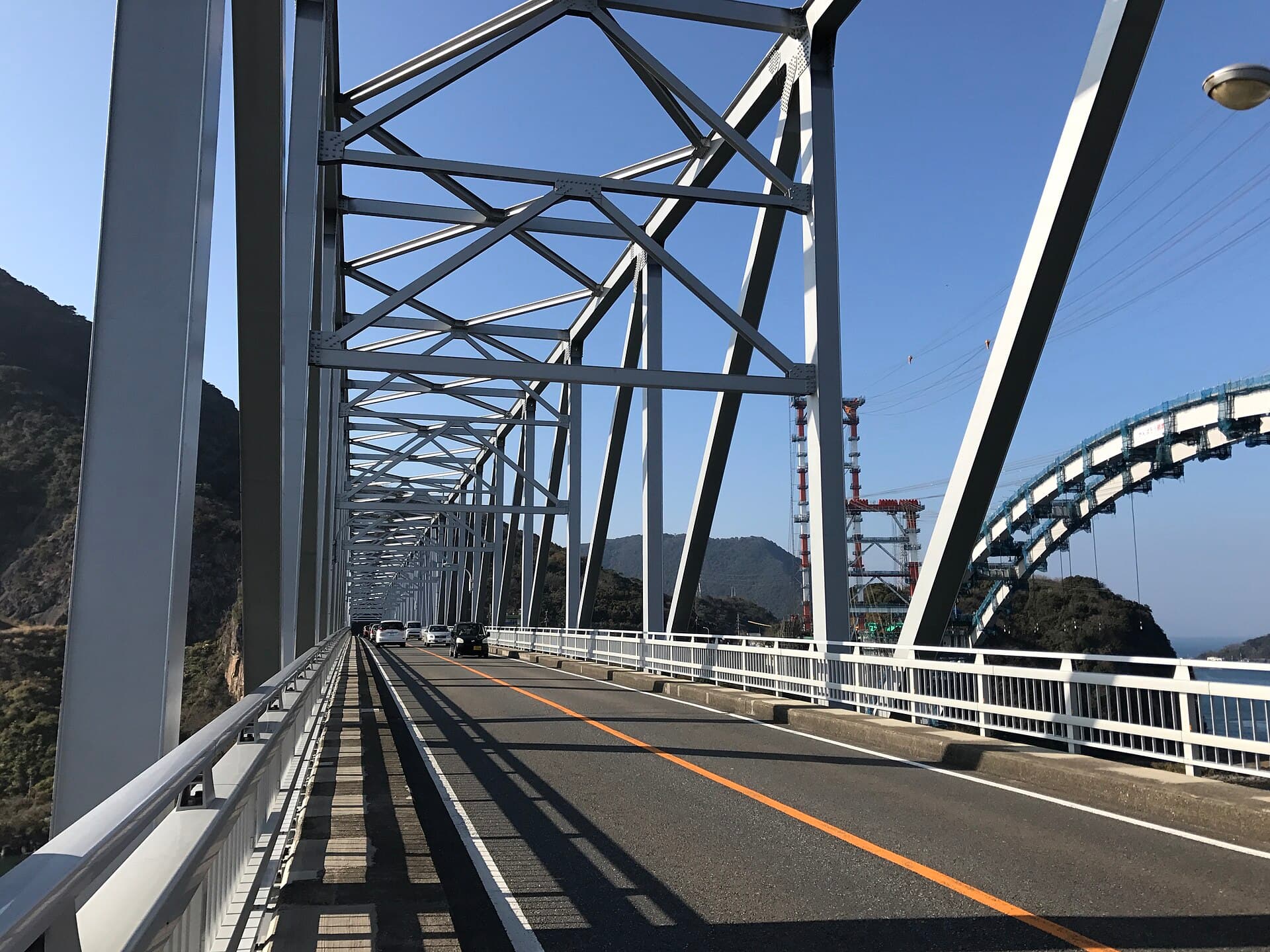 天门桥：天门桥：Wikimedia Commons 文件「Temmonkyo Bridge 20170103-1.jpg」中的桥梁实景。