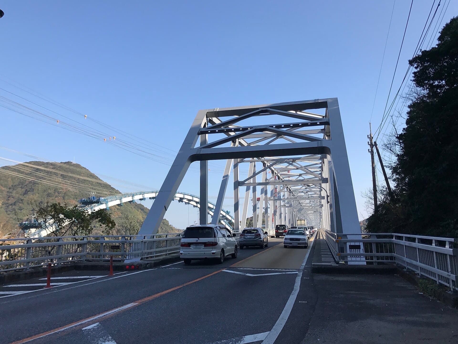 天门桥：天门桥：Wikimedia Commons 文件「Temmonkyo Bridge from Oyanojima Island side.jpg」中的桥梁实景。