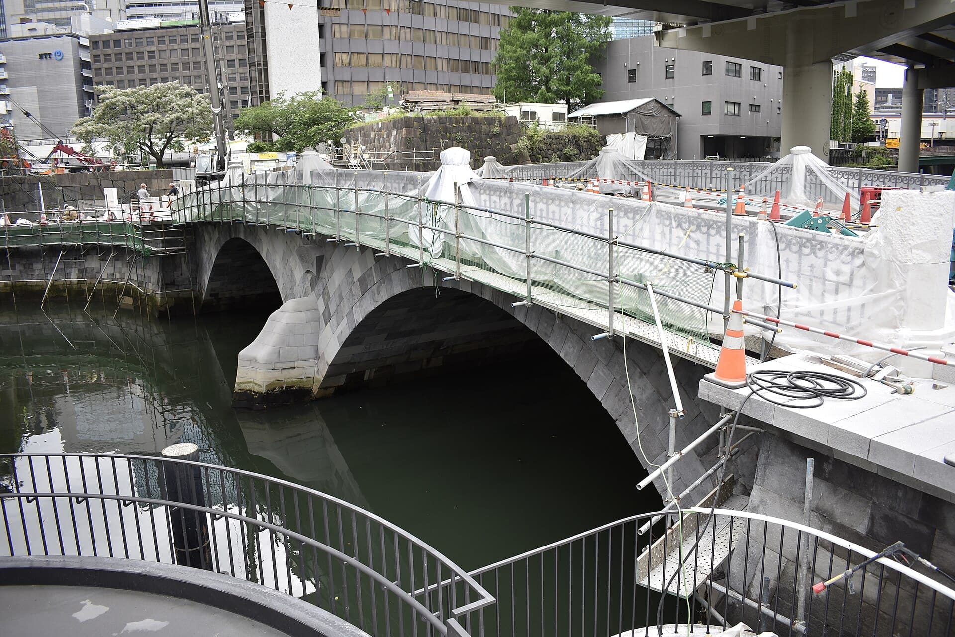 常盘桥（日本桥川）：常盘桥（日本桥川）：Wikimedia Commons 文件「Tokiwa Bridge (Nihonbashi River) 200523e.jpg」中的桥梁实景。