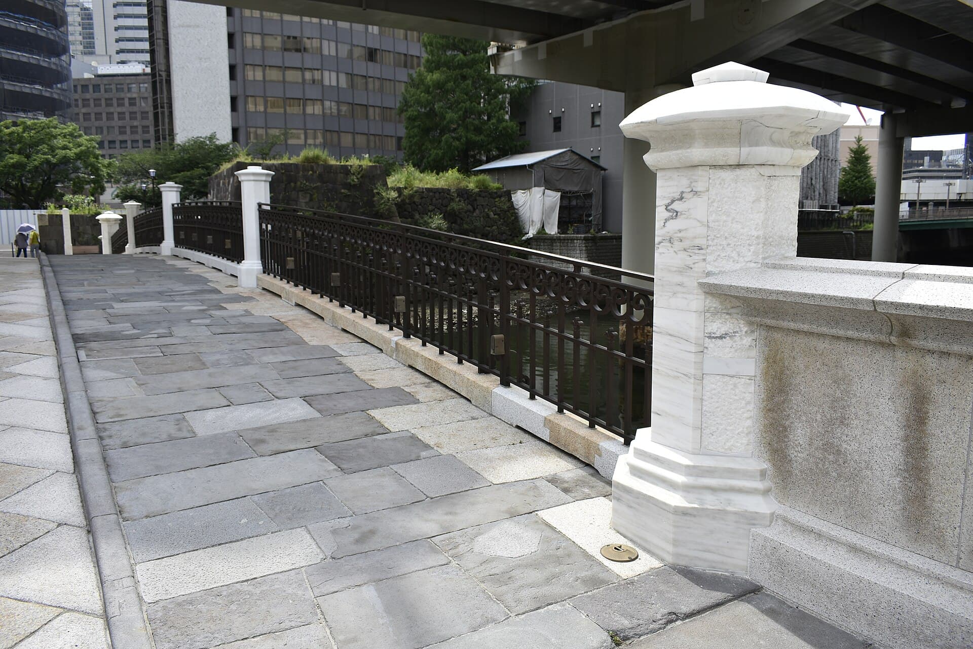 常盘桥（日本桥川）：常盘桥（日本桥川）：Wikimedia Commons 文件「Tokiwa Bridge (Nihonbashi River) 210529d.jpg」中的桥梁实景。