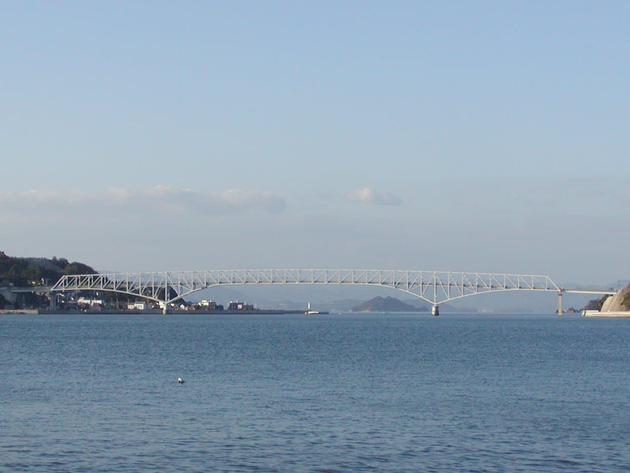 丰滨大桥：丰滨大桥：Wikimedia Commons 文件「Toyohama-Ohashi.jpg」中的桥梁实景。