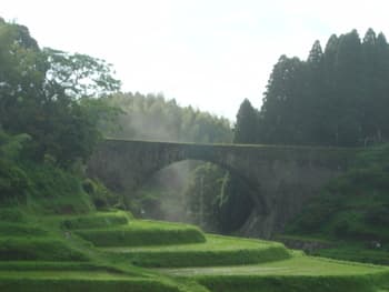 通润桥：通润桥：Wikimedia Commons 文件「熊本山都DSC01292.JPG」中的桥梁实景。