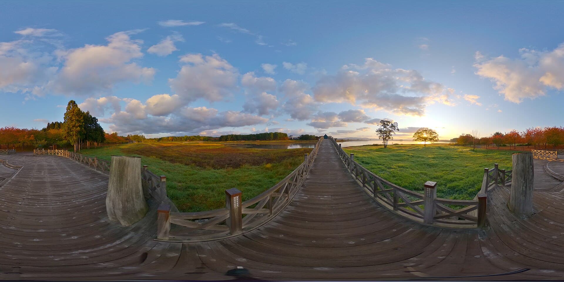 鹤之舞桥：鹤之舞桥：Wikimedia Commons 文件「RICOH THETA Z1 Tsurunomaihashi 2019 10.JPG」中的桥梁实景。