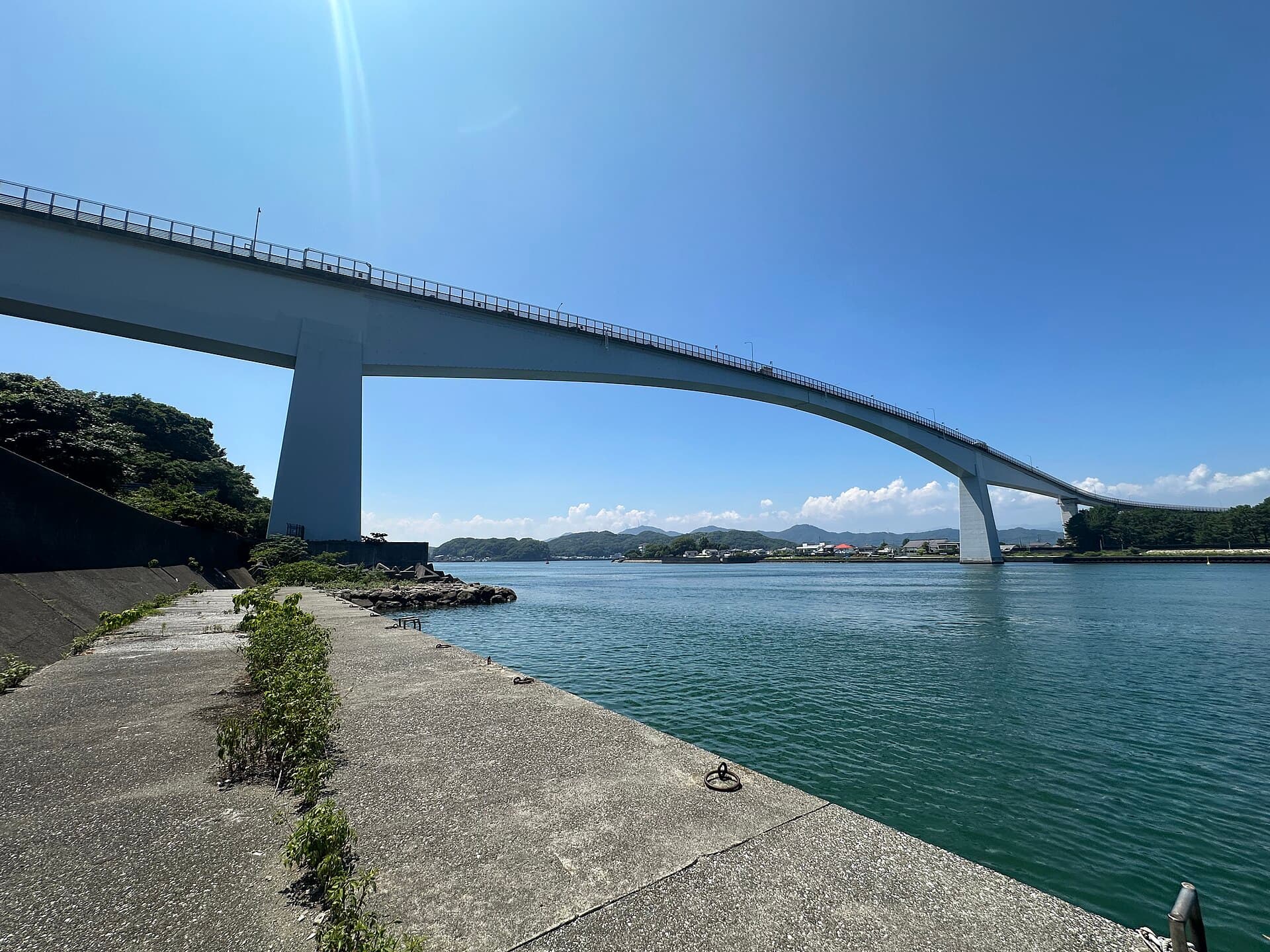 浦户大桥：浦户大桥：Wikimedia Commons 文件「Urado Bridge 03.jpg」中的桥梁实景。