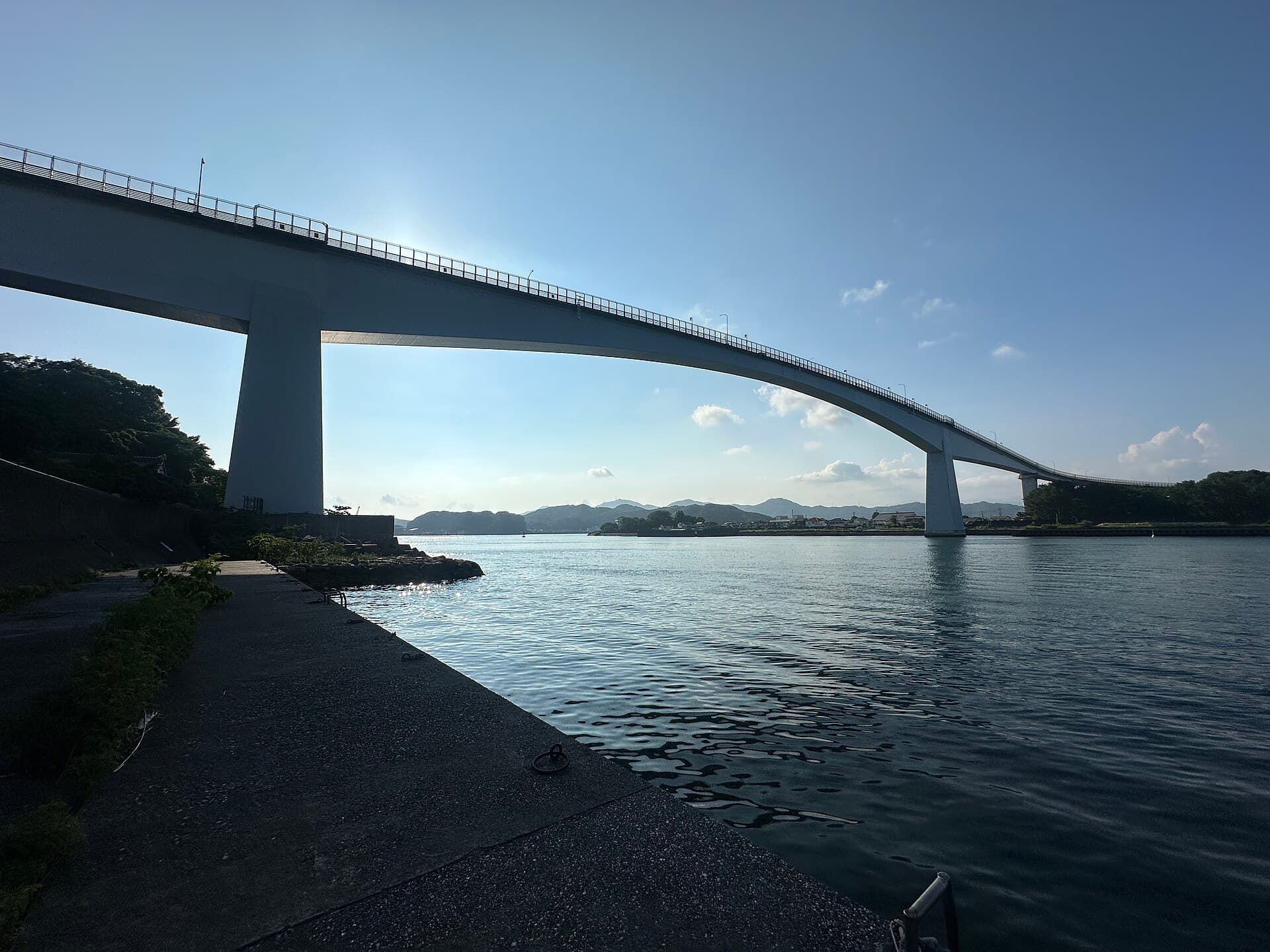 浦户大桥：浦户大桥：Wikimedia Commons 文件「Urado Bridge 05.jpg」中的桥梁实景。