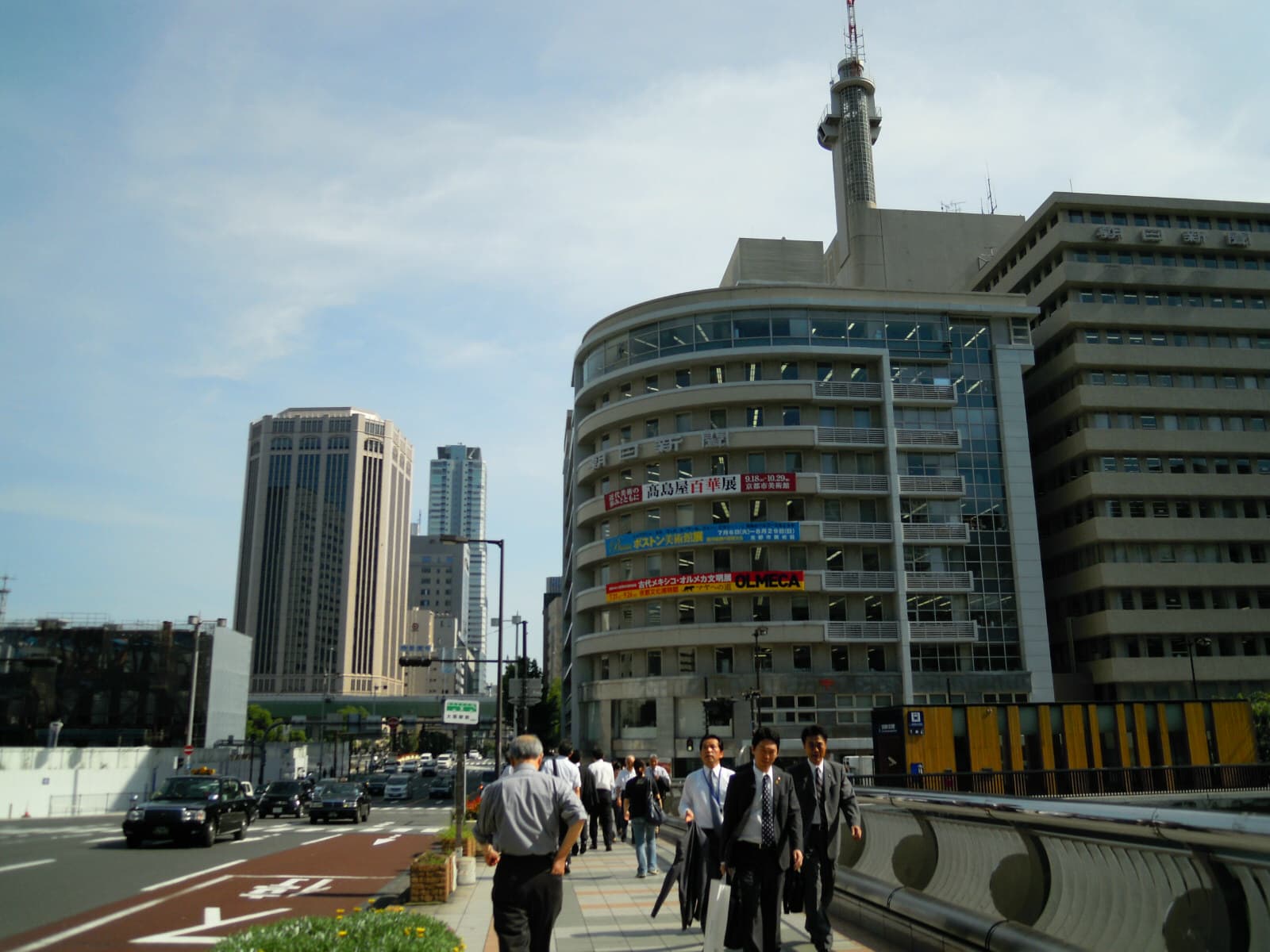 渡边桥：渡边桥：Wikimedia Commons 文件「Nakanoshima - panoramio (64).jpg」中的桥梁实景。