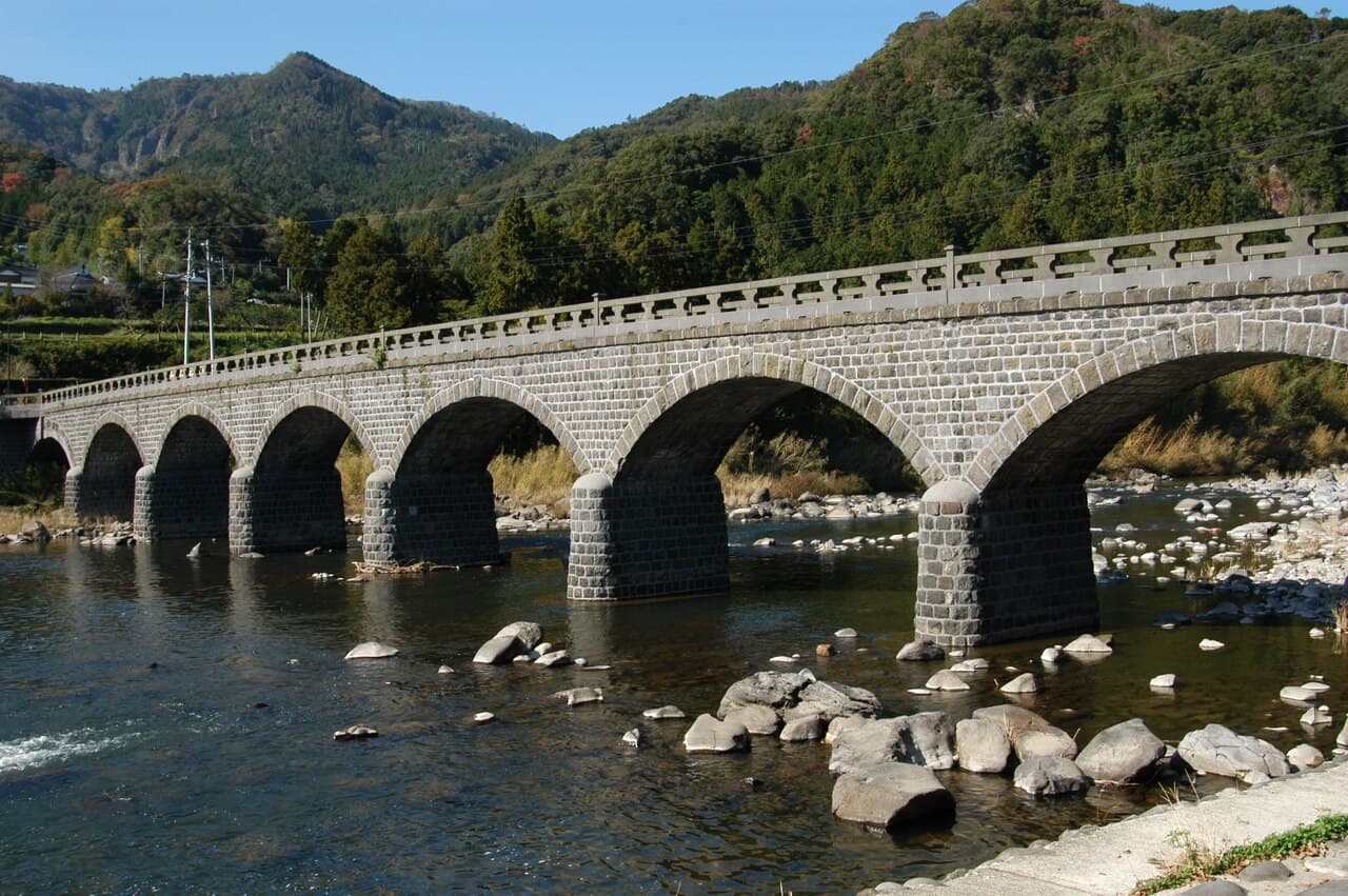 耶马溪桥：耶马溪桥：Wikimedia Commons 文件「Yabakei bridge.JPG」中的桥梁实景。