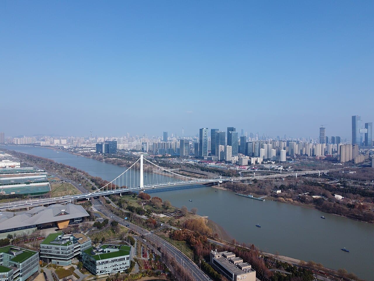 南京应天大街夹江大桥：应天大街夹江大桥与河西城市界面航拍