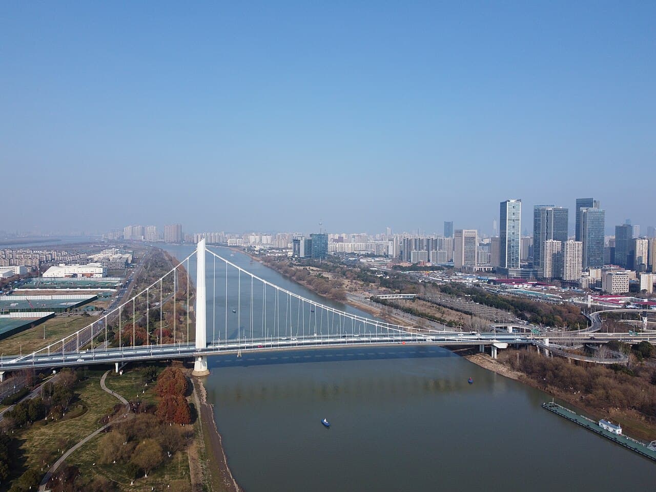 南京应天大街夹江大桥：应天大街夹江大桥侧向航拍