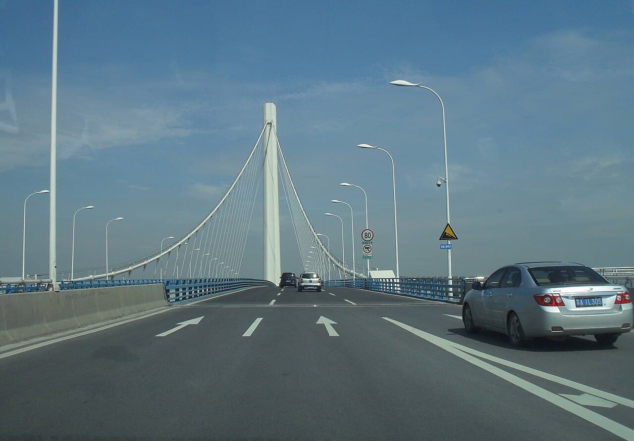 南京应天大街夹江大桥：应天大街夹江大桥桥面行车视角