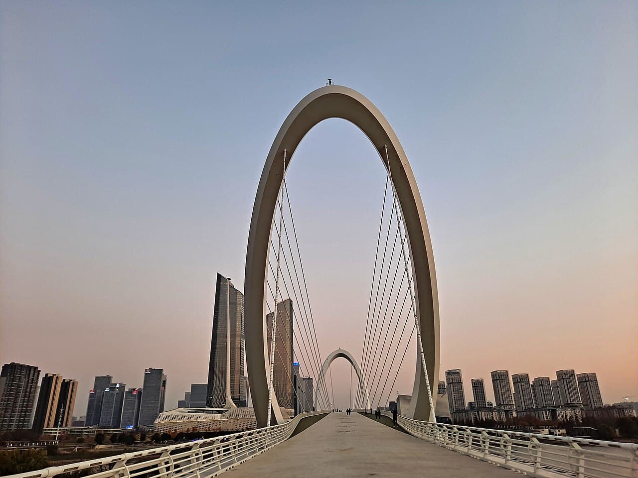 南京眼步行桥：南京眼步行桥实景 02
