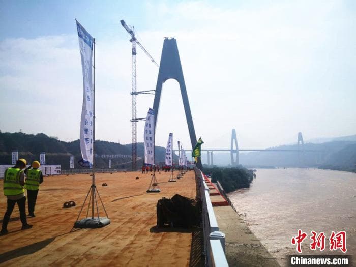 柴家峡黄河大桥：兰州柴家峡黄河大桥建成效果/大桥本体（原图注“图为兰州柴家峡黄河大桥。史静静摄”，S形曲线斜拉桥）