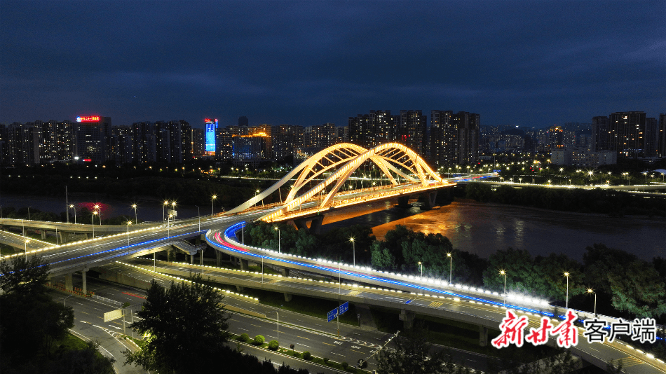 深安黄河大桥：深安黄河大桥夜景（图注“深安黄河大桥在夜幕下，成为一道不可忽视的城市夜景”）