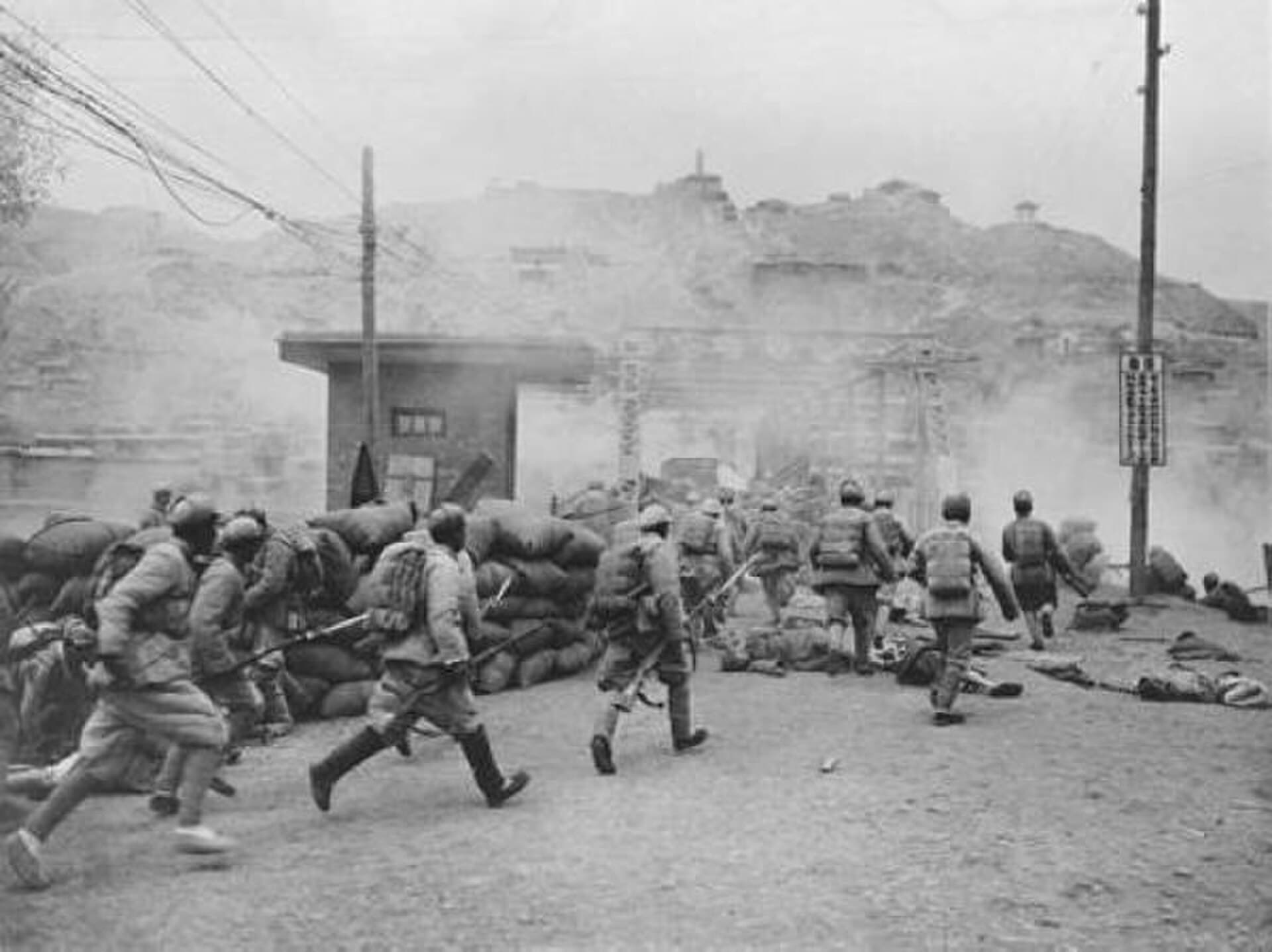 兰州中山桥：Chinese PLA occupied Lanzhou Zhongshan bridge on August 26th, 1949.jpg
