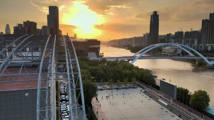 金雁黄河大桥：夕阳下的金雁黄河大桥（图注“夕阳下的金雁黄河大桥”）