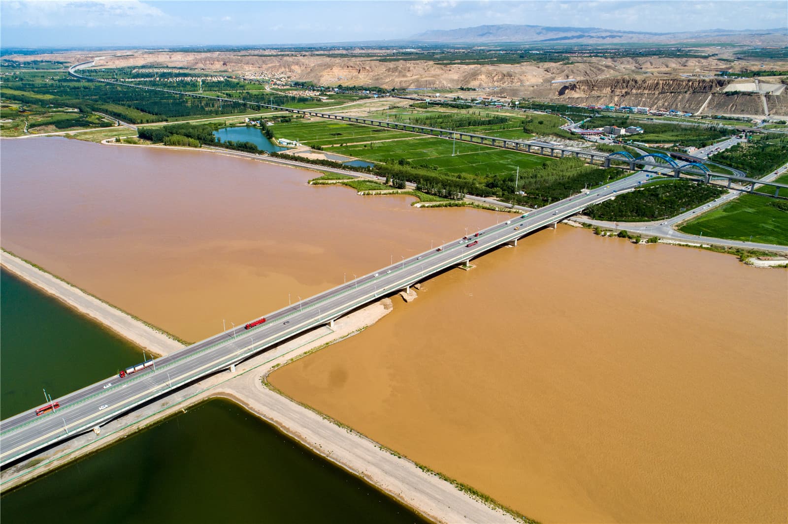中卫黄河公路大桥：2020年8月航拍中卫黄河公路大桥（另一视角）