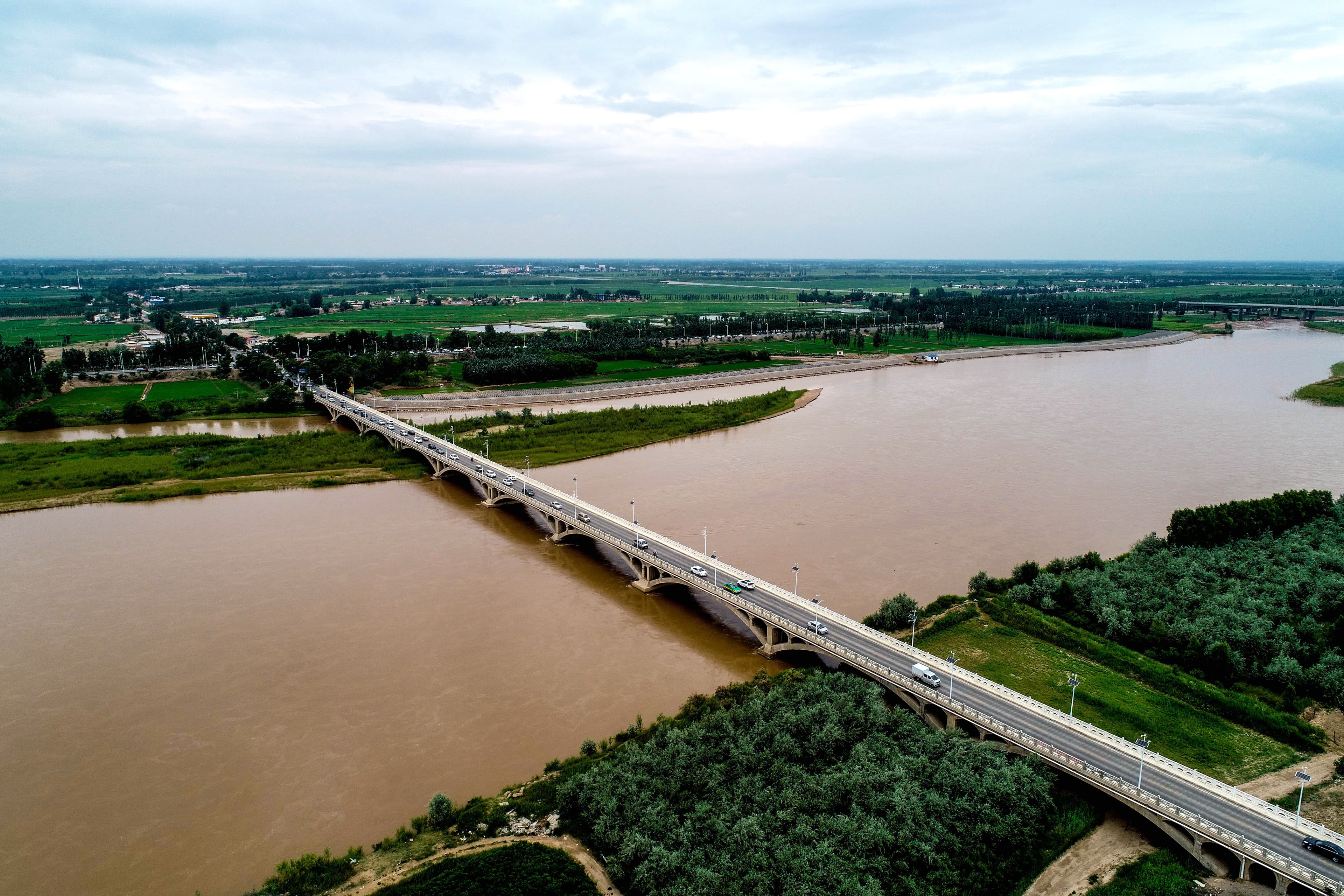 叶盛黄河公路大桥：叶盛黄河大桥（钢筋混凝土双曲拱桥）实景照片