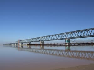 包西铁路黄河大桥：包西铁路黄河特大桥另一视角（页面图注“黄河特大桥”）