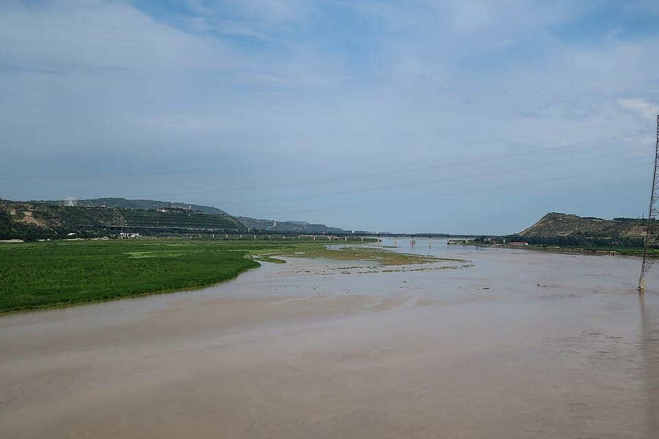 风陵渡黄河公路大桥：风陵渡公路桥上游河景