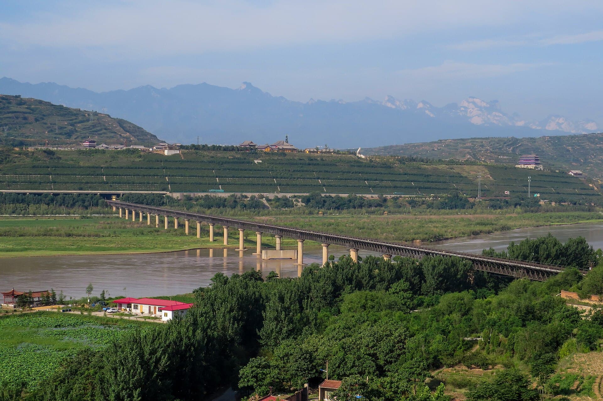 风陵渡黄河铁路大桥：Fenglingdu Yellow River Railway Bridge and Tongguan (20170607075307).jpg