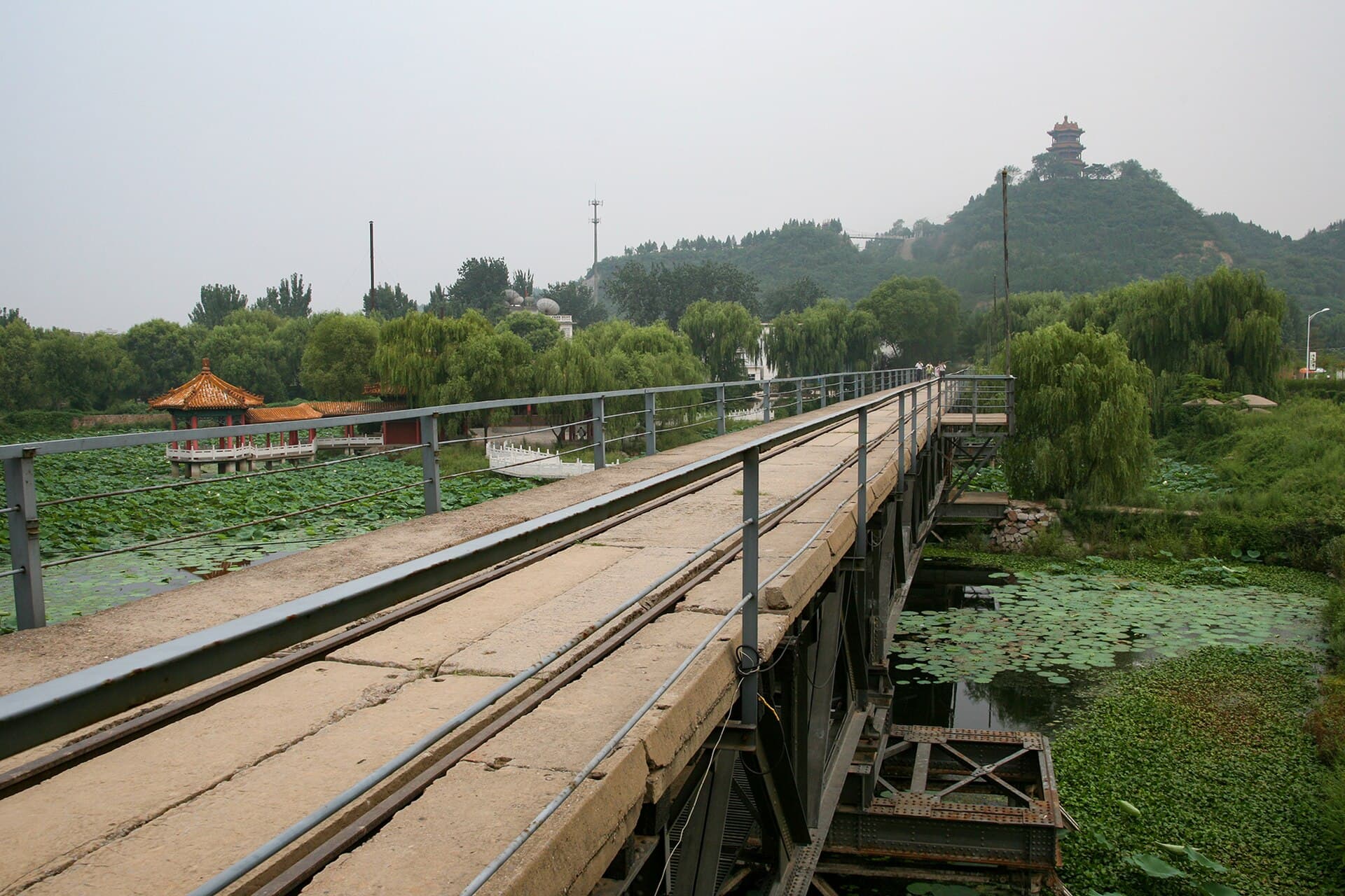 郑州黄河公路大桥：20070818 Remains of Peking-Hankow Railway Zhengzhou Bridge 02.jpg