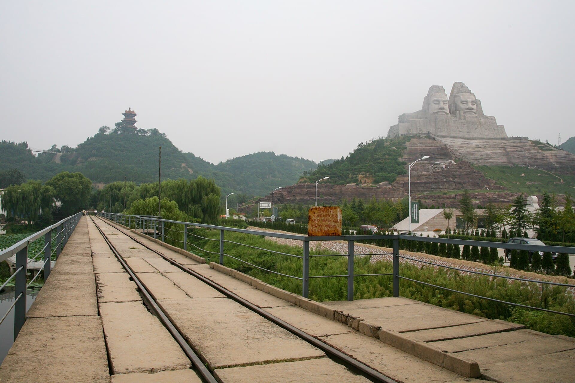 郑州黄河公路大桥：20070818 Remains of Peking-Hankow Railway Zhengzhou Bridge 03.jpg