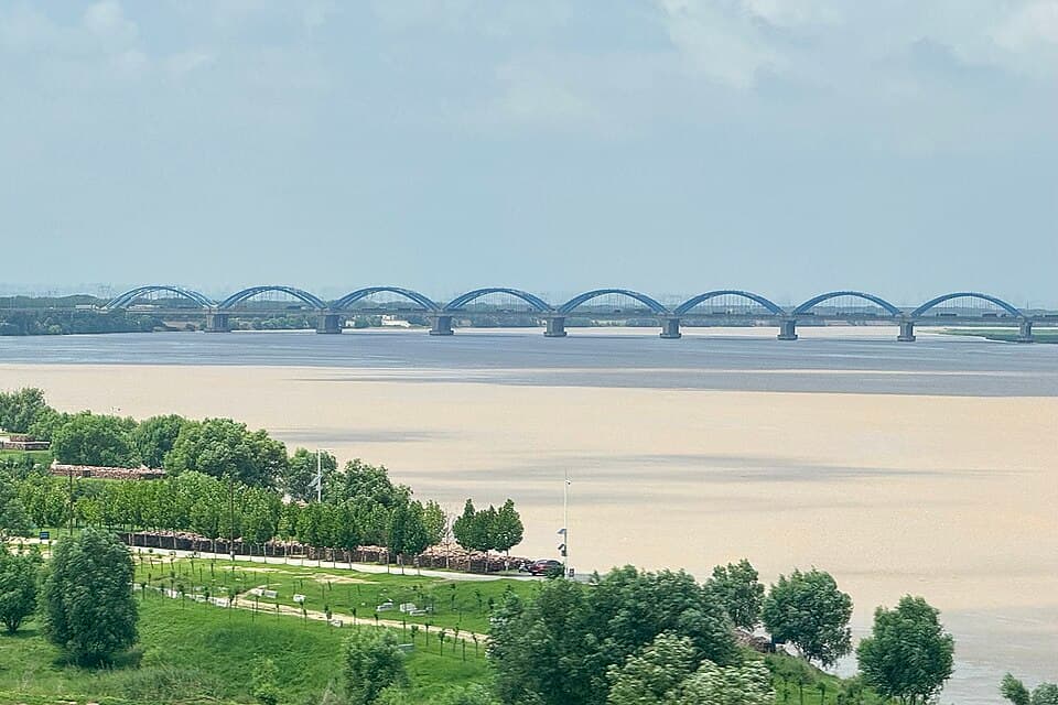 刘江黄河大桥：刘江桥群河面远景